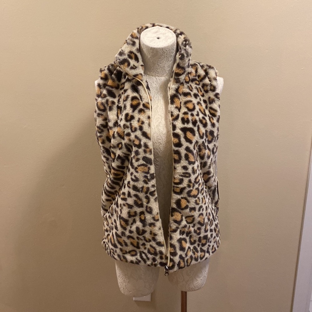 Katydid leopard faux vest - Picture 2 of 7